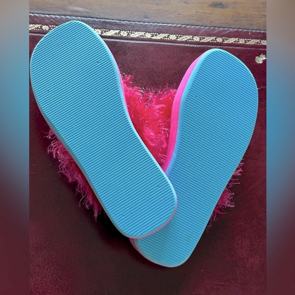 Hello Kitty SET OF 2 Feather Flip Flops Size 7 8 PEACE Hello Kitty White T Shirt - Picture 16 of 16